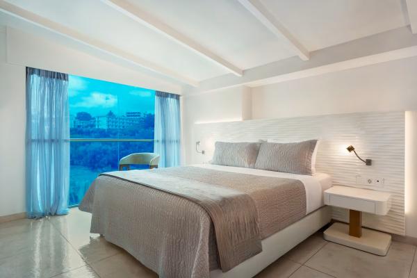 4* TRYP BY WYNDHAM DASSIA