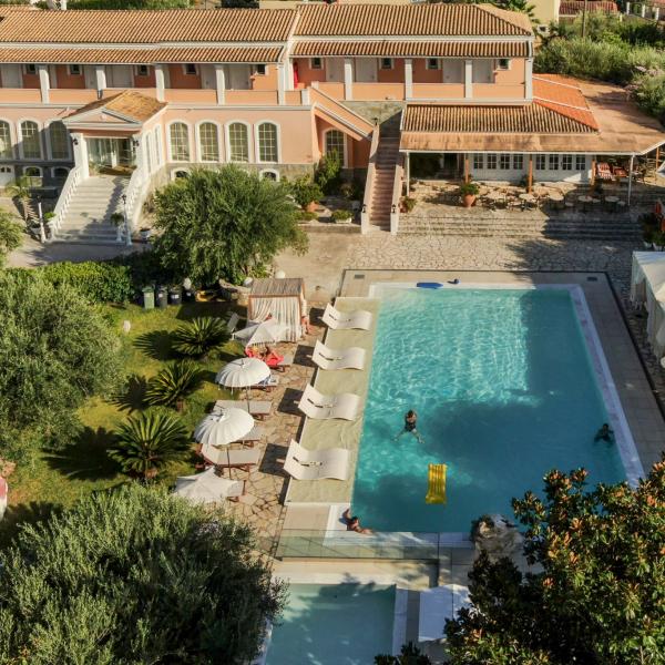 Nefeli Hotel in Dafnila-Kommeno